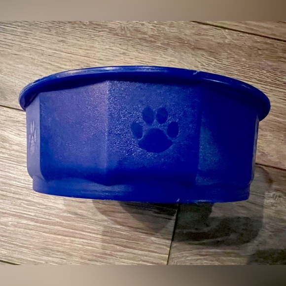 Set of two blue plastic paw, print, dog bowls - Picture 1 of 2